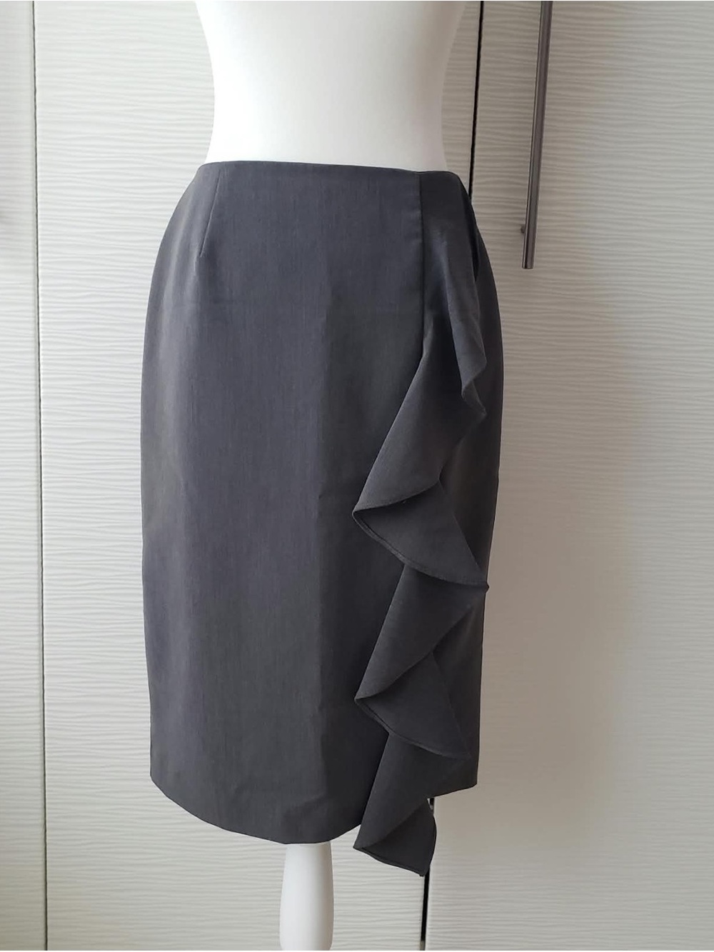 Classic Gray Ruffle Pencil Skirt - Women